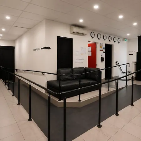 Capsule Perth City Backpackers Hostel - Note - Valid Passport Required To Check In-2